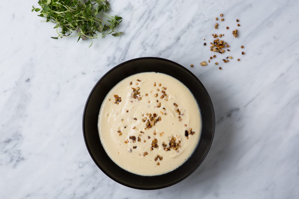 Blomkålssoppa med cashewnötter. Foto: Torbjörn Lagerwall